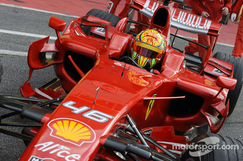 Valentino Rossi prueba el Ferrari F2008 en Barcelona en 2010