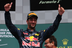 Podio: segundo lugar Daniel Ricciardo, Red Bull Racing