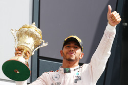 Il vincitore della gara Lewis Hamilton, Mercedes AMG F1
