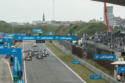 Partenza: Nick Cassidy, Prema Powerteam Dallara F312 - Mercedes-Benz, vs, Maximilian Günther, Prema