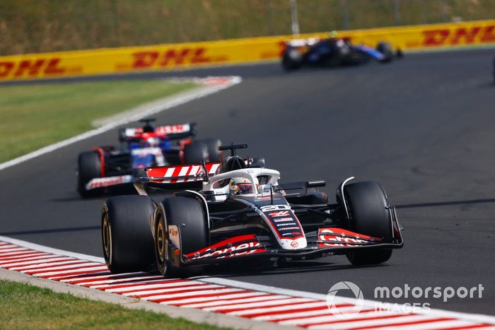 Kevin Magnussen, Haas VF-24, Daniel Ricciardo, RB F1 Team VCARB 01