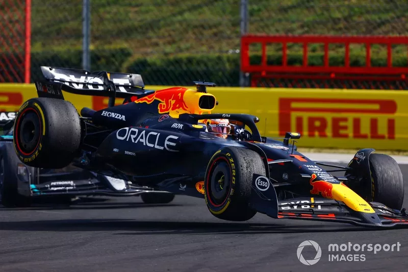 Max Verstappen, Red Bull Racing RB20, Lewis Hamilton, Mercedes F1 W15, collide