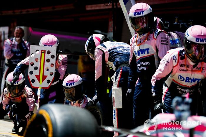 El equipo de Racing Point practica su simulacro de parada en boxes