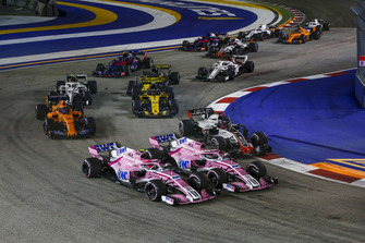 Esteban Ocon, Racing Point Force India VJM11, Sergio Perez, Racing Point Force India VJM11 e Romain Grosjean, Haas F1 Team VF-18