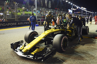 Carlos Sainz Jr., Renault Sport F1 Team R.S. 18 on the grid