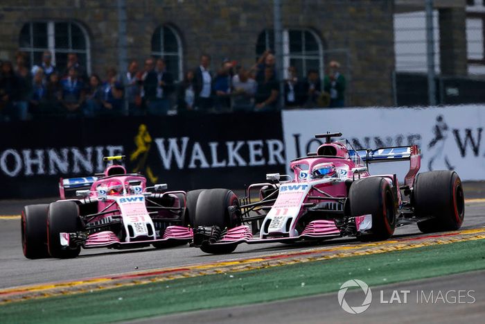 Sergio Pérez, Racing Point Force India VJM11, y Esteban Ocon, Racing Point Force India VJM11