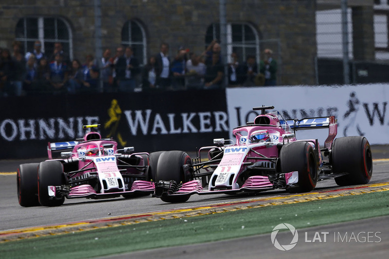 Sergio Pérez, Racing Point Force India VJM11, y Esteban Ocon, Racing Point Force India VJM11