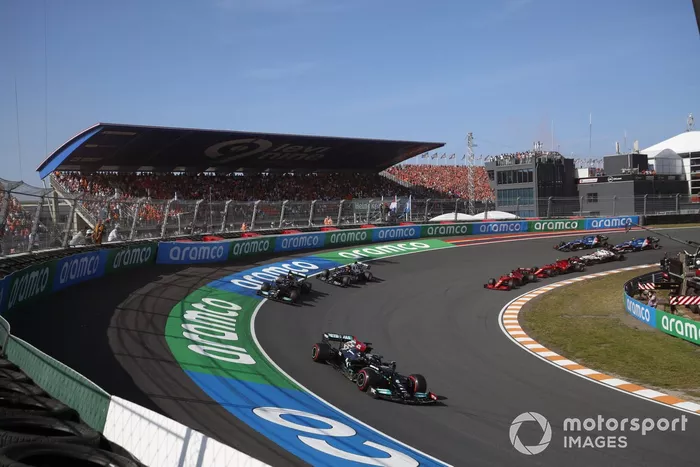 Lewis Hamilton, Mercedes W12, Valtteri Bottas, Mercedes W12, Pierre Gasly, AlphaTauri AT02