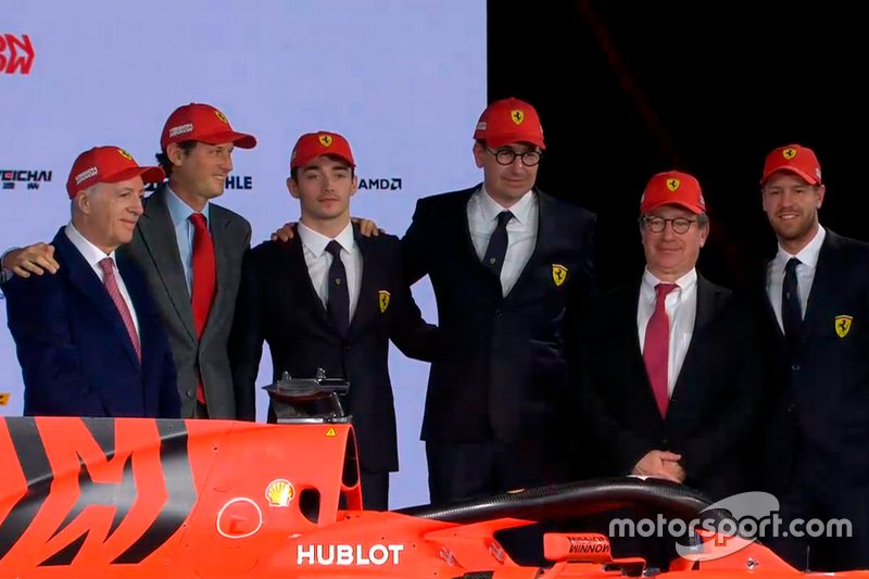 Charles Leclerc, Ferrari, Sebastian Vettel, Ferrari e i membri del team Ferrari