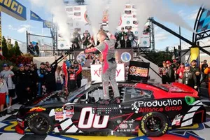 Race winner Cole Custer, Stewart-Haas Racing, Ford Mustang Production Alliance Group