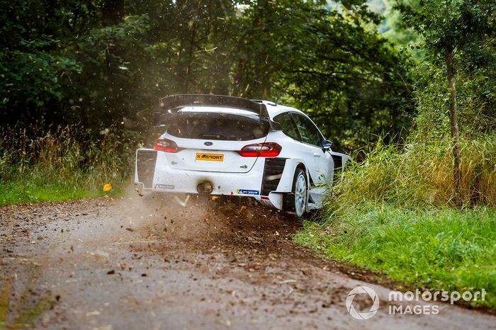 Valtteri Bottas prova la Ford Fiesta WRC del team M-Sport