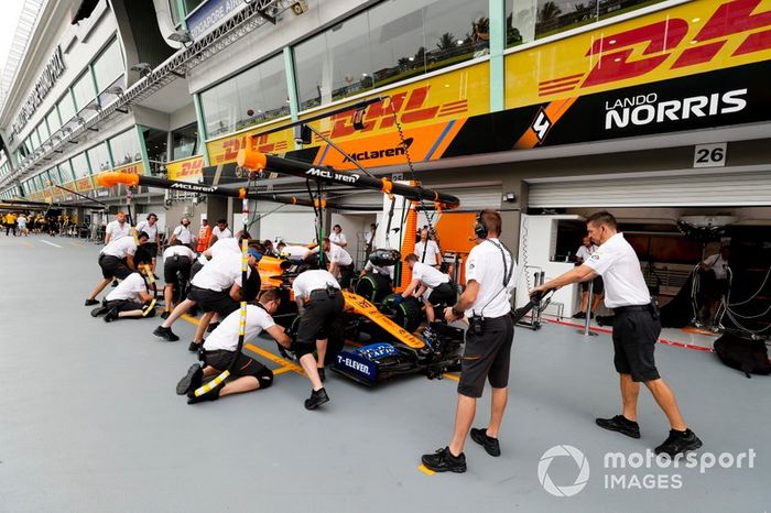 Práctica de parada en boxes de McLaren