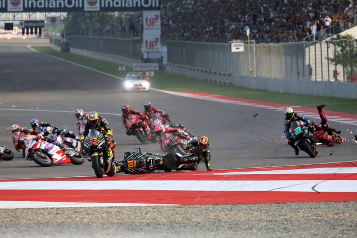 Luca Marini, VR46 Racing Team Accidente en la salida del Sprint