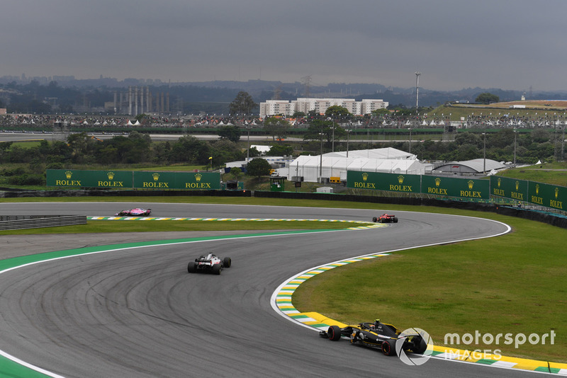 Carlos Sainz Jr., Renault Sport F1 Team R.S. 18 y Romain Grosjean, Haas F1 Team VF-18
