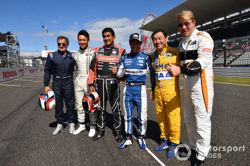 Jean Alesi, Kazuki Nakajima, Aguri Suzuki, Takuma Sato, Satoru Nakajima et Mika Hakkinen lors des Legends F1 30th Anniversary Lap Demonstration
