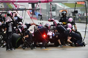 Esteban Ocon, Racing Point Force India VJM11 au stand