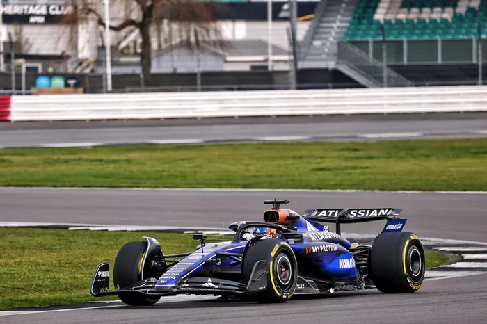 Carlos Sainz, Williams FW47