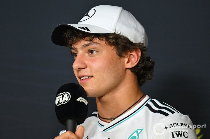 Andrea Kimi Antonelli, Mercedes en la rueda de prensa