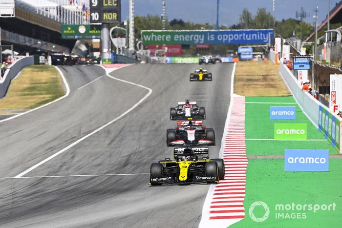 Daniel Ricciardo, Renault F1 Team R.S.20, Kevin Magnussen, Haas VF-20, Kimi Raikkonen, Alfa Romeo Racing C39