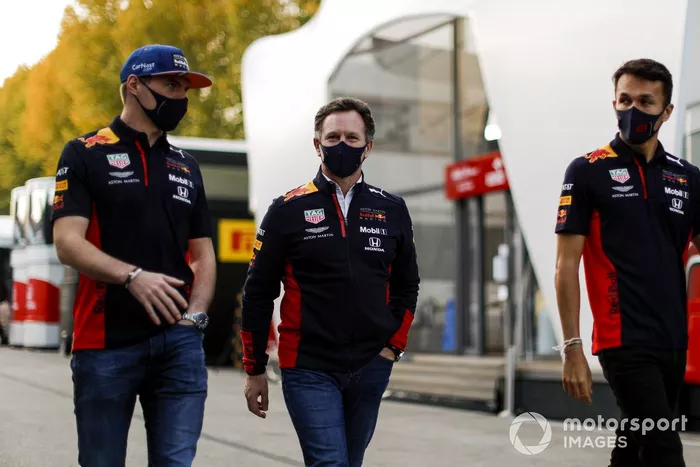 Max Verstappen, Red Bull Racing, Christian Horner, director del equipo, Red Bull Racing, y Alex Albon, Red Bull Racing