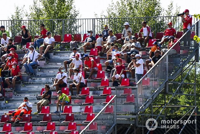 Fans en las tribunas
