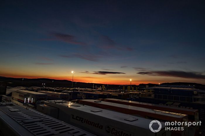 Atardecer en Motorland Aragón