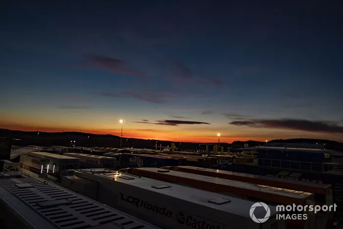 Atardecer en Motorland Aragón