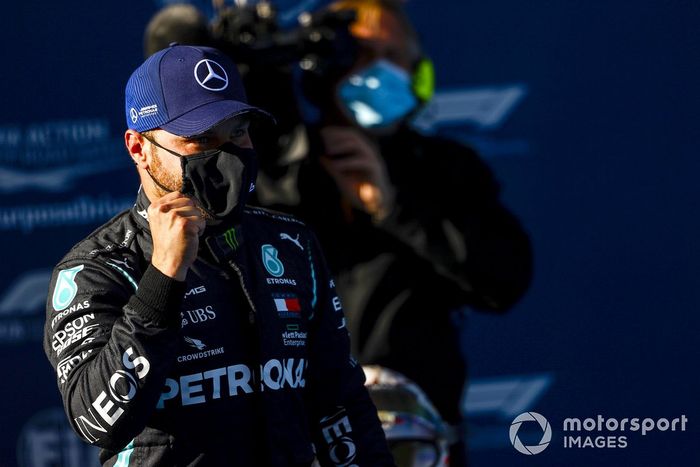 Ganador de la pole Valtteri Bottas, Mercedes-AMG F1