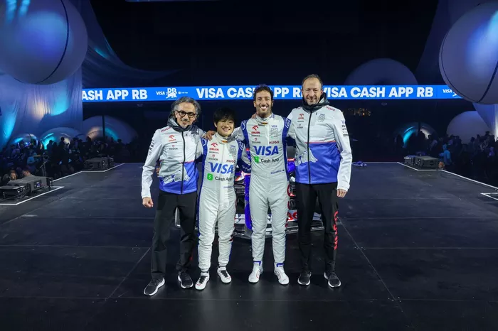 Peter Bayer, CEO Racing Bulls, Yuki Tsunoda e Daniel Ricciardo, Racing Bulls, Laurent Mekies, Team Principal Racing Bulls