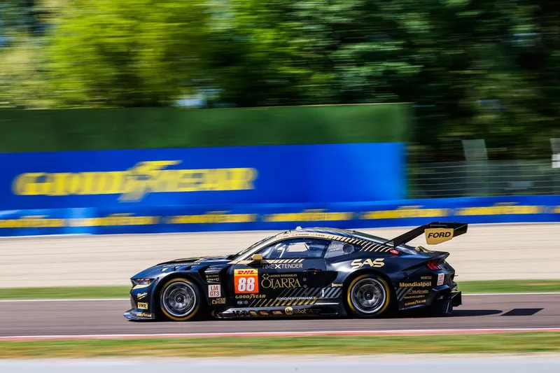 #88 Proton Competition Ford Mustang LMGT3: Giorgio Roda, Mikkel Pedersen, Dennis Olsen