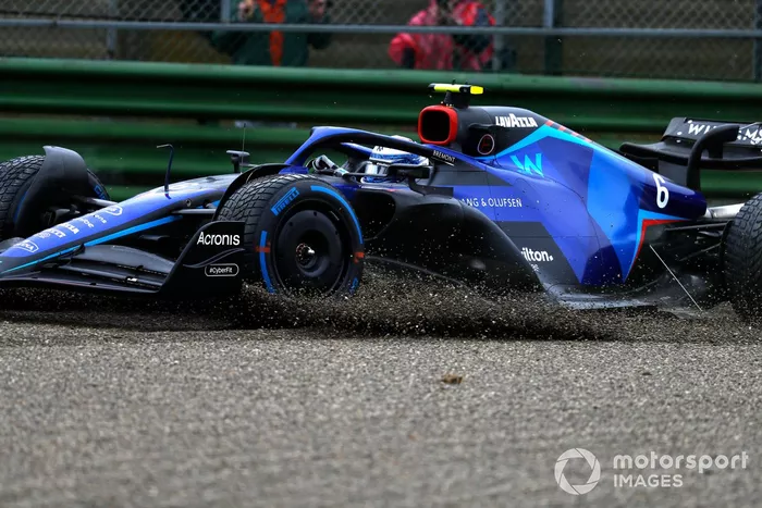 Nicholas Latifi, Williams FW44, en la grava