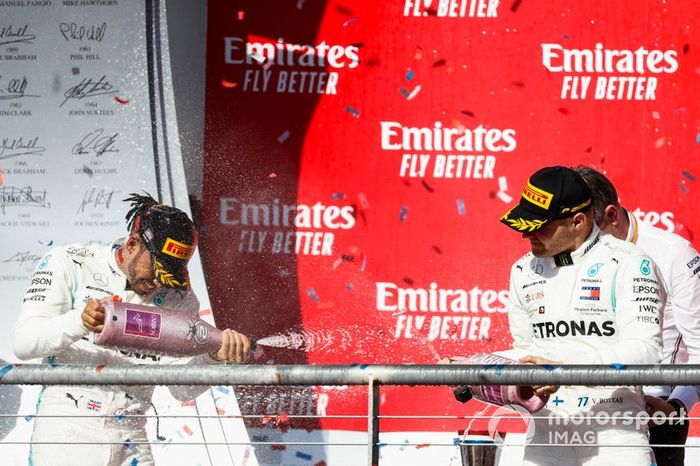 Podio: segundo lugar Lewis Hamilton, Mercedes AMG F1, y ganador de la carrera Valtteri Bottas, Mercedes AMG F1