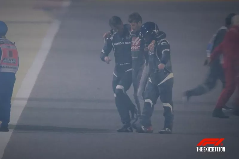 Exposition de la monoplace de Romain Grosjean après l'accident du GP de Bahreïn 2020