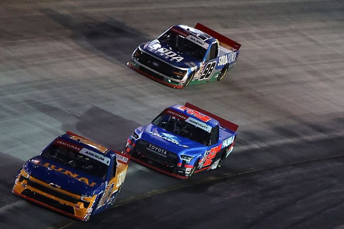 Daniel Hemric, McAnally-Hilgemann Racing, Kaden Honeycutt, Toyota