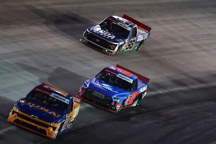 Daniel Hemric, McAnally-Hilgemann Racing, Kaden Honeycutt, Toyota