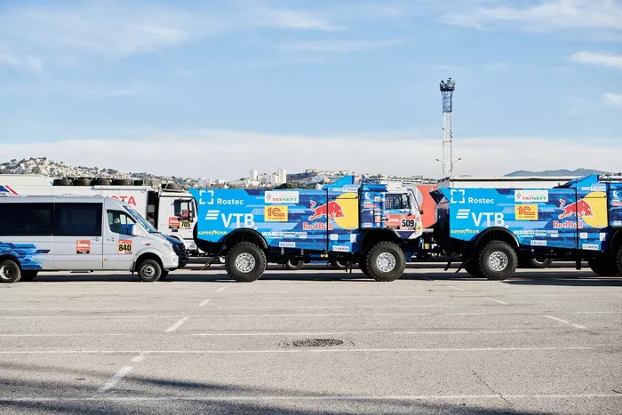 Embarque del Dakar 2021 en Marsella