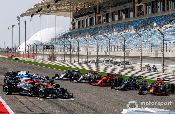 Todos los coches de 2021 en la pista