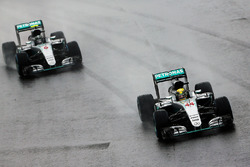 Lewis Hamilton, Mercedes AMG F1 W07 Hybrid leads team mate Nico Rosberg, Mercedes AMG F1 W07 Hybrid