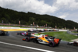 Felipe Massa, Williams FW40, Stoffel Vandoorne, McLaren MCL32