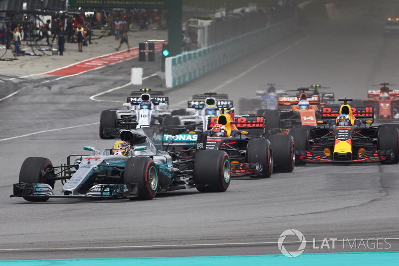 Lewis Hamilton, Mercedes AMG F1 W08, Max Verstappen, Red Bull Racing RB13, Daniel Ricciardo, Red Bul