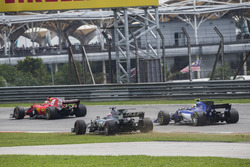 Romain Grosjean, Haas F1 Team VF-17 dışa açılıyor