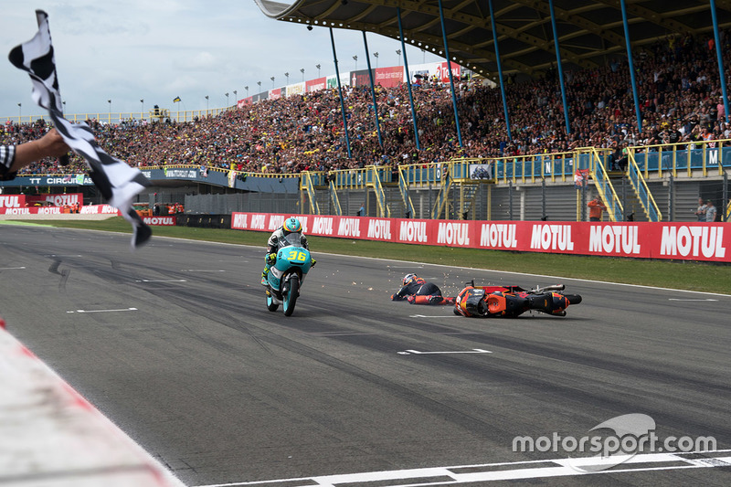 Joan Mir, Leopard Racing, Bo Bendsneyder, Red Bull KTM Ajo crashes