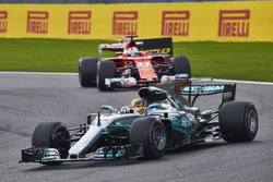 Льюіс Хемілтон, Mercedes AMG F1 W08, Себастьян Феттель, Ferrari SF70H