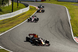 Макс Ферстаппен, Red Bull Racing RB13,Естебан Окон, Sahara Force India F1 VJM10, Даніель Ріккардо, R