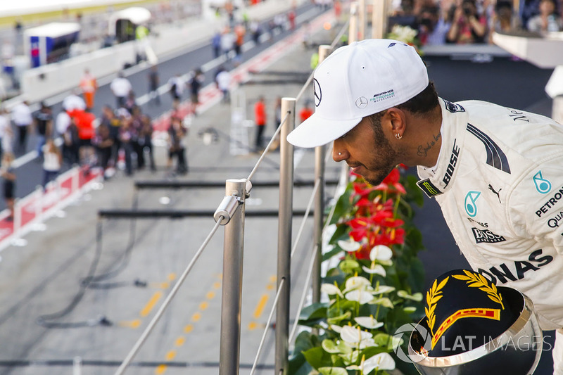 Race winner Lewis Hamilton, Mercedes AMG F1, on the podium