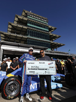 Polesitter Scott Dixon, Chip Ganassi Racing Honda