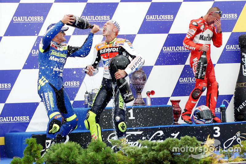 Podium MotoGP Rep. Ceko 2003: Valentino Rossi, Sete Gibernau, dan Troy Bayliss