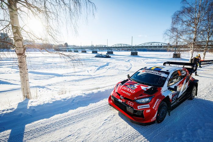 Oliver Solberg, Elliott Edmondson, Toyota Gazoo Racing WRT Toyota GR Yaris Rally1