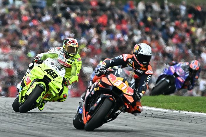 Pedro Acosta, Red Bull KTM Factory Racing, Fabio Di Giannantonio, VR46 Racing Team