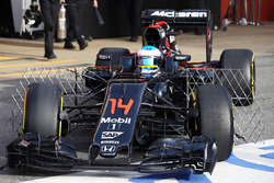 Фернандо Алонсо, McLaren MP4-31 с сенсорами на машине